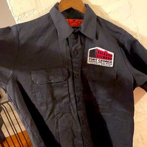 Men’s fort George brewery shirt. Red kap work shirt.